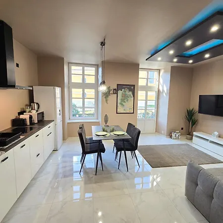 Lumina Wellness Apartament *