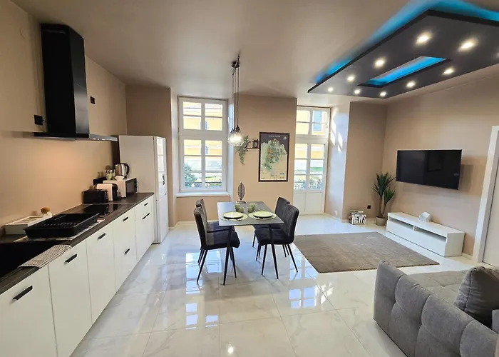 Lumina Wellness Apartament *